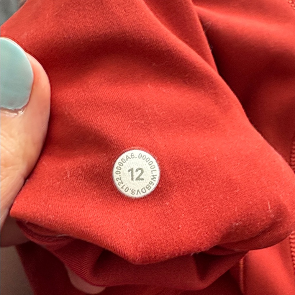 NEW Lululemon Invigorate High-Rise Crop 23" Cayenne size 12 - Picture 4 of 8